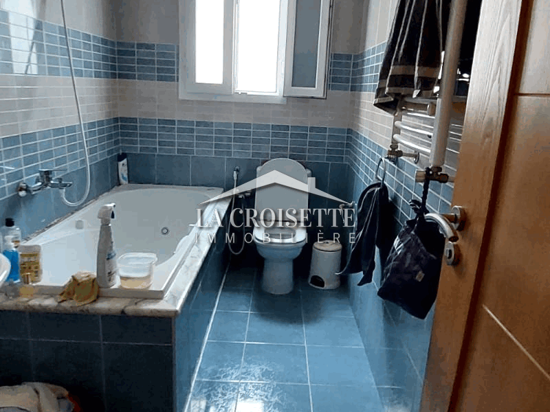 Villa meublée S+3 avec terrasse et piscine  à La Marsa